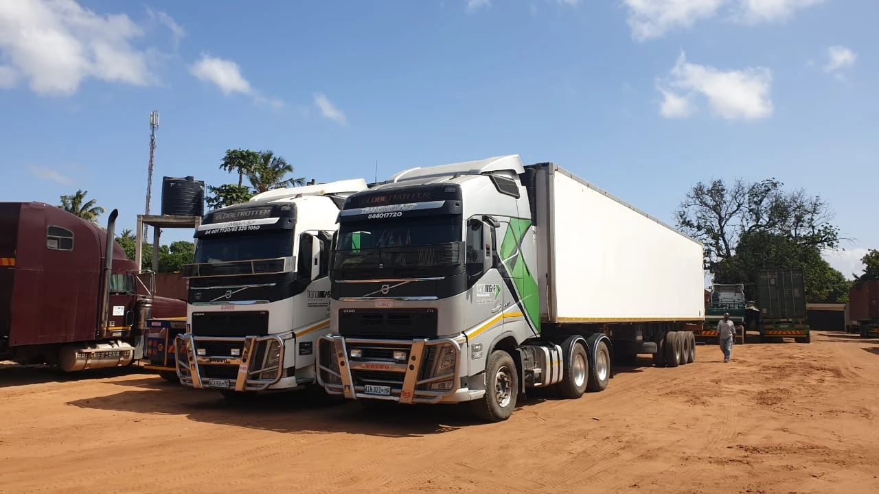 Camiões Volvo Trans Migas com semi-reboque frigorífico